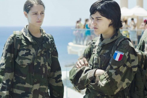 VOIR DU PAYS: premières images du film avec Soko et Ariane Labed sélectionné à Cannes