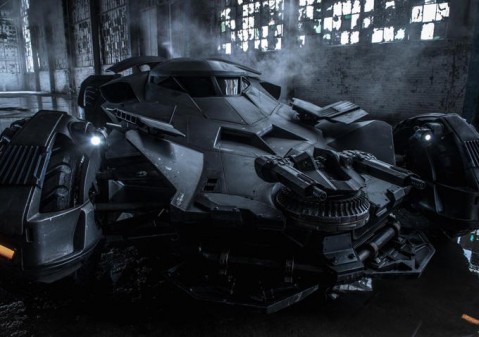 BATMAN V. SUPERMAN: première image officielle de la Batmobile