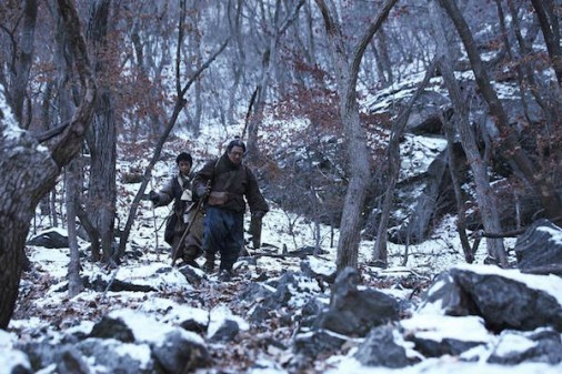 BIG TIGER: premières images du nouveau Choi Min-Sik en chasseur de tigre