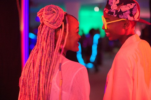 RAFIKI: 1res images du film kenyan censuré mais sélectionné à Cannes