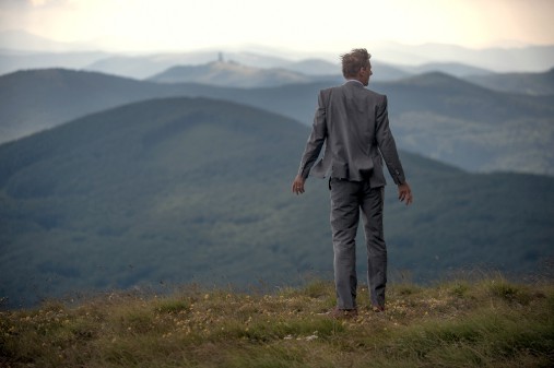 KING OF THE BELGIANS: premières images du singulier film belge sélectionné à la Mostra de Venise