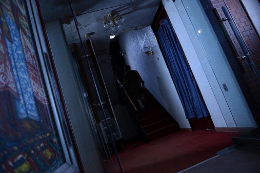 BLUE DEMON: une affiche belle comme un camion pour le film d'horreur japonais