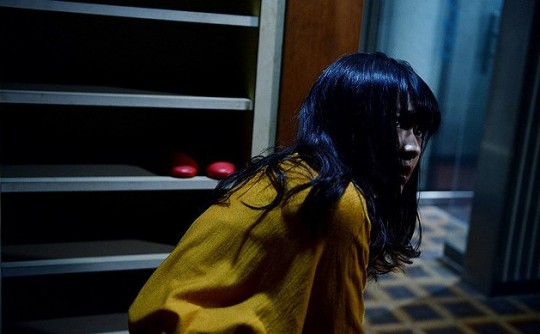 BLUE DEMON: une affiche belle comme un camion pour le film d'horreur japonais