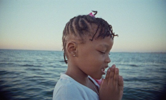 BLACK MOTHER: gros plan sur un documentaire sélectionné à Karlovy Vary