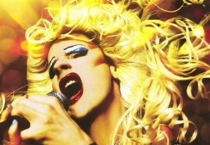 HEDWIG & THE ANGRY INCH: Neil Patrick Harris dans l'adaptation à Broadway