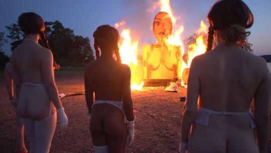 NARCISSISTER ORGAN PLAYER: 1res images d'un ovni signé d'une performeuse féministe