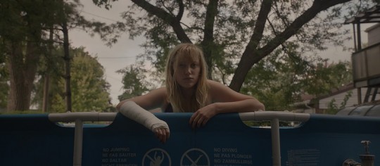 IT FOLLOWS: premières images du film de zombie sélectionné à la Semaine de la Critique