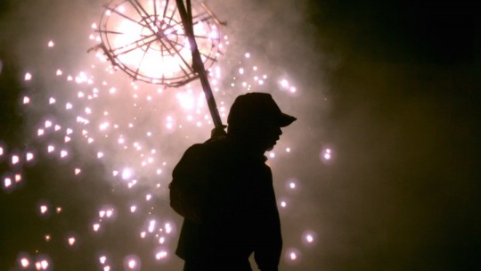 BRIMSTONE & GLORY: des images étonnantes d'un doc sur les feux d'artifice