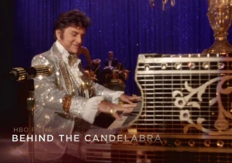 BEHIND THE CANDELABRA: les incroyables images de Michael Douglas et Matt Damon chez Soderbergh