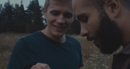 A MOMENT IN THE REEDS: 1res images d'une romance gay venue de Finlande