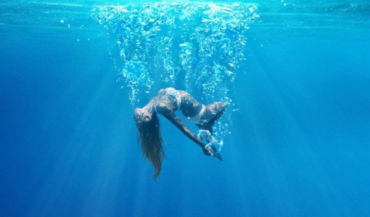 UNDER THE SILVER LAKE: une affiche pour le thriller réalisé par David Robert Mitchell